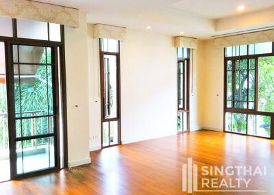 For RENT : House Phrakanong / 4 Bedroom / 5 Bathrooms / 401 sqm / 180000 THB [6847540]