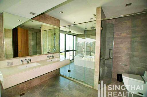 For RENT : Le Raffine Jambu Dvipa Sukhumvit 39 / 3 Bedroom / 3 Bathrooms / 361 sqm / 180000 THB [8462835]