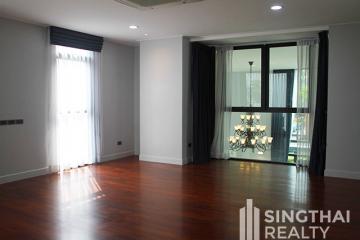 For RENT : House Phromphong / 6 Bedroom / 7 Bathrooms / 421 sqm / 180000 THB [8599958]