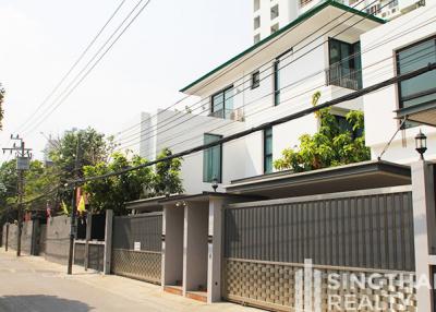 For RENT : House Phromphong / 6 Bedroom / 7 Bathrooms / 421 sqm / 180000 THB [8599958]