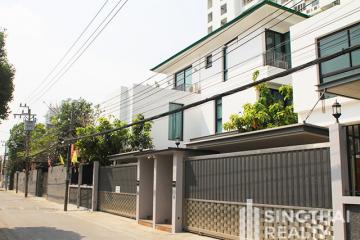 For RENT : House Phromphong / 6 Bedroom / 7 Bathrooms / 421 sqm / 180000 THB [8599958]