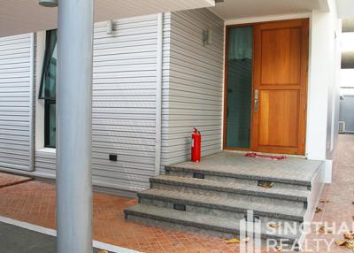 For RENT : House Phromphong / 6 Bedroom / 7 Bathrooms / 421 sqm / 180000 THB [8599958]