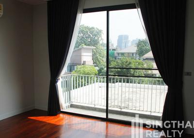 For RENT : House Phromphong / 6 Bedroom / 7 Bathrooms / 421 sqm / 180000 THB [8599958]