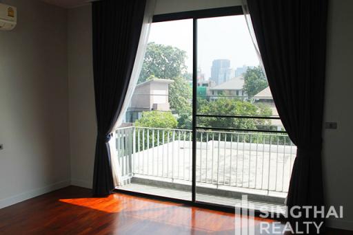 For RENT : House Phromphong / 6 Bedroom / 7 Bathrooms / 421 sqm / 180000 THB [8599958]