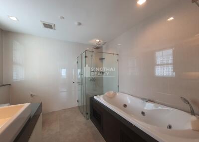 For RENT : Ideal 24 / 4 Bedroom / 5 Bathrooms / 326 sqm / 180000 THB [3962018]