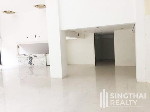 For RENT : Office Phromphong / 2 Bedroom / 2 Bathrooms / 199 sqm / 185000 THB [7466105]