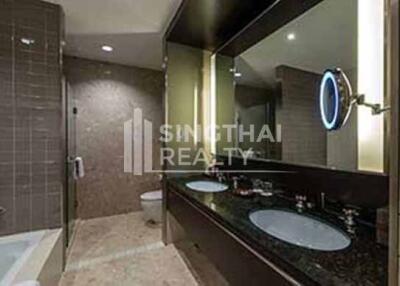 For RENT : Emporium Suites by Chatrium / 3 Bedroom / 3 Bathrooms / 201 sqm / 190000 THB [3309845]