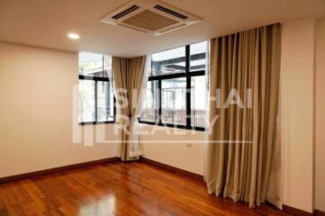 For RENT : House Phromphong / 4 Bedroom / 5 Bathrooms / 546 sqm / 190000 THB [4459979]