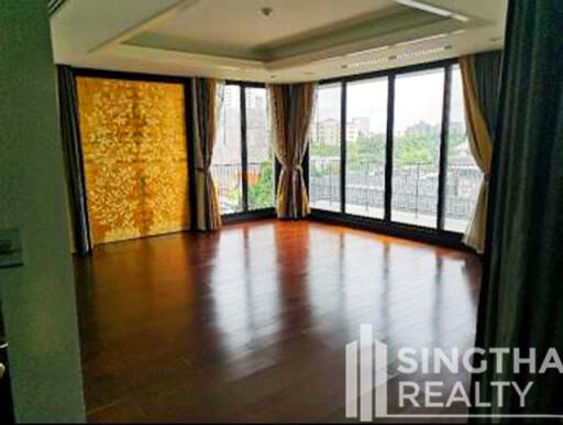 For RENT : Raveevan Suites / 4 Bedroom / 4 Bathrooms / 551 sqm / 190000 THB [8647962]