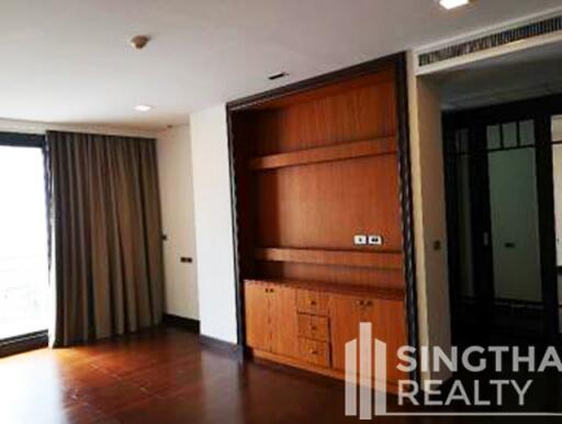 For RENT : Raveevan Suites / 4 Bedroom / 4 Bathrooms / 551 sqm / 190000 THB [8647962]