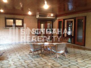 For RENT : House Phrakanong / 3 Bedroom / 3 Bathrooms / 401 sqm / 200000 THB [4039271]