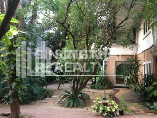 For RENT : House Phrakanong / 3 Bedroom / 3 Bathrooms / 401 sqm / 200000 THB [4039271]