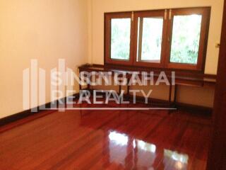 For RENT : House Phrakanong / 3 Bedroom / 3 Bathrooms / 401 sqm / 200000 THB [4039271]