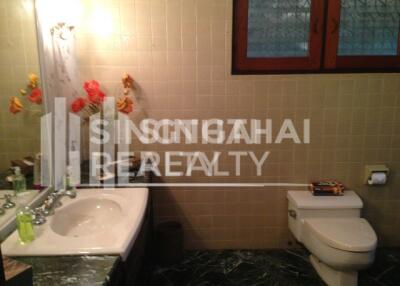 For RENT : House Phrakanong / 3 Bedroom / 3 Bathrooms / 401 sqm / 200000 THB [4039271]