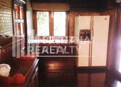 For RENT : House Phrakanong / 3 Bedroom / 3 Bathrooms / 401 sqm / 200000 THB [4039271]