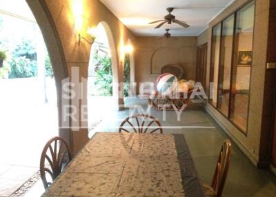 For RENT : House Phrakanong / 3 Bedroom / 3 Bathrooms / 401 sqm / 200000 THB [4039271]