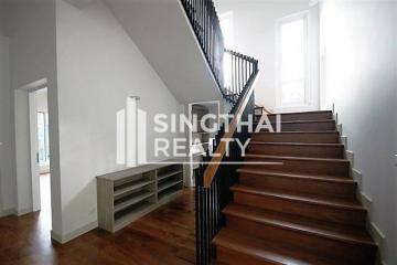 For RENT : House Ekkamai / 4 Bedroom / 3 Bathrooms / 551 sqm / 200000 THB [4047047]