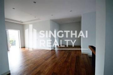 For RENT : House Ekkamai / 4 Bedroom / 3 Bathrooms / 551 sqm / 200000 THB [4047047]