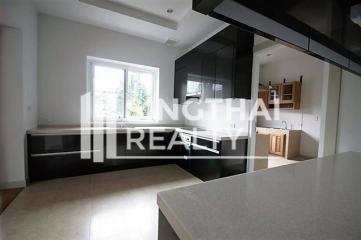 For RENT : House Ekkamai / 4 Bedroom / 3 Bathrooms / 551 sqm / 200000 THB [4047047]