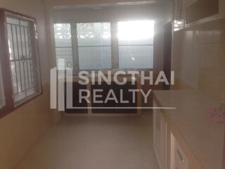 For RENT : House Ekkamai / 4 Bedroom / 3 Bathrooms / 351 sqm / 200000 THB [4125359]