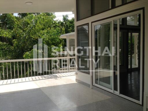 For RENT : House Ekkamai / 4 Bedroom / 3 Bathrooms / 351 sqm / 200000 THB [4125359]