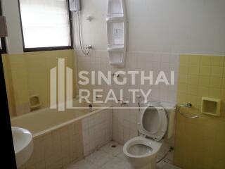 For RENT : House Ekkamai / 4 Bedroom / 3 Bathrooms / 351 sqm / 200000 THB [4125359]