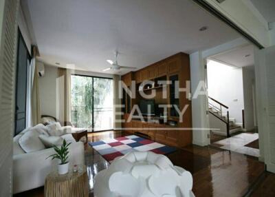 For RENT : House Ekkamai / 4 Bedroom / 4 Bathrooms / 401 sqm / 200000 THB [4125215]