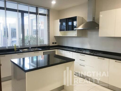 For RENT : House Phromphong / 4 Bedroom / 5 Bathrooms / 481 sqm / 200000 THB [4997594]