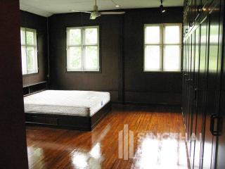 For RENT : House Phromphong / 4 Bedroom / 4 Bathrooms / 301 sqm / 200000 THB [5242502]