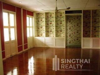 For RENT : House Phromphong / 4 Bedroom / 4 Bathrooms / 301 sqm / 200000 THB [5242502]