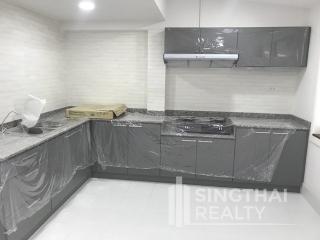 For RENT : House Asoke / 4 Bedroom / 4 Bathrooms / 351 sqm / 200000 THB [6088314]