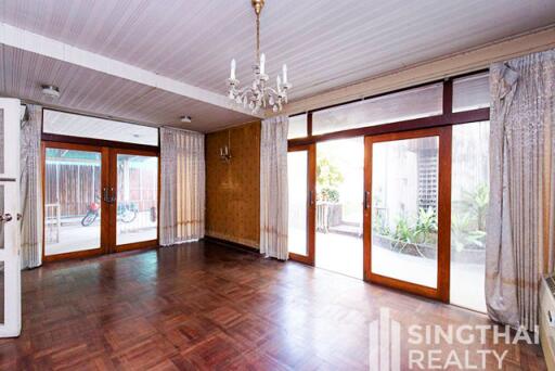 For RENT : House Thonglor / 3 Bedroom / 3 Bathrooms / 361 sqm / 200000 THB [6835216]