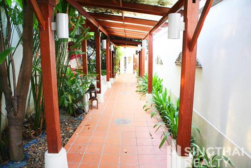 For RENT : House Ekkamai / 4 Bedroom / 5 Bathrooms / 451 sqm / 200000 THB [7131308]