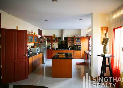 For RENT : House Ekkamai / 4 Bedroom / 5 Bathrooms / 451 sqm / 200000 THB [7131308]