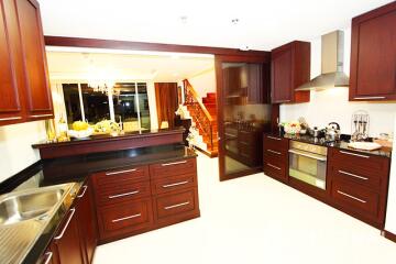 For RENT : Piyathip Place / 4 Bedroom / 5 Bathrooms / 483 sqm / 200000 THB [7475460]
