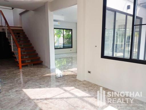 For RENT : House Phromphong / 4 Bedroom / 3 Bathrooms / 626 sqm / 200000 THB [8157466]