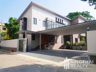 For RENT : House Phromphong / 4 Bedroom / 3 Bathrooms / 626 sqm / 200000 THB [8157466]