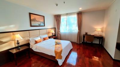 For RENT : Piyathip Place / 4 Bedroom / 4 Bathrooms / 650 sqm / 220000 THB [8371337]