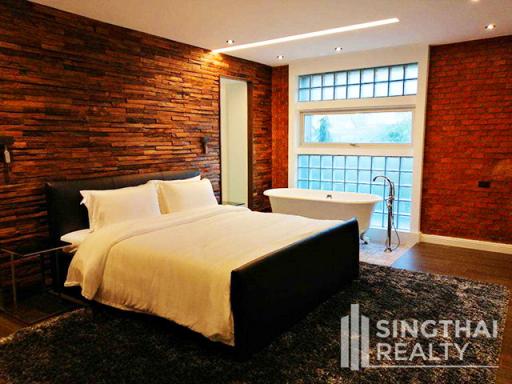 For RENT : Penthouse Condominium 3 / 5 Bedroom / 5 Bathrooms / 251 sqm / 200000 THB [8496890]