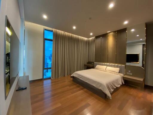 For RENT : Q 1 Sukhumvit / 3 Bedroom / 4 Bathrooms / 201 sqm / 200000 THB [10719744]