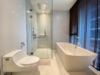 For RENT : Vittorio / 2 Bedroom / 3 Bathrooms / 186 sqm / 200000 THB [10739791]
