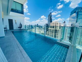 For RENT : Le Raffine Jambu Dvipa Sukhumvit 39 / 3 Bedroom / 3 Bathrooms / 404 sqm / 220000 THB [8941266]