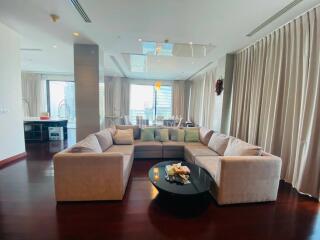 For RENT : Le Raffine Jambu Dvipa Sukhumvit 39 / 3 Bedroom / 3 Bathrooms / 404 sqm / 220000 THB [8941266]