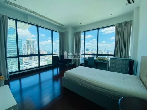 For RENT : Le Raffine Jambu Dvipa Sukhumvit 39 / 3 Bedroom / 3 Bathrooms / 404 sqm / 220000 THB [8941266]