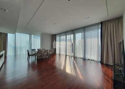 For RENT : MARQUE Sukhumvit / 3 Bedroom / 3 Bathrooms / 190 sqm / 220000 THB [9944479]