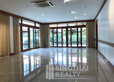 For RENT : House Sathorn / 4 Bedroom / 5 Bathrooms / 136 sqm / 230000 THB [5130965]