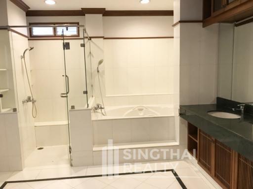 For RENT : House Sathorn / 4 Bedroom / 5 Bathrooms / 136 sqm / 230000 THB [5130965]