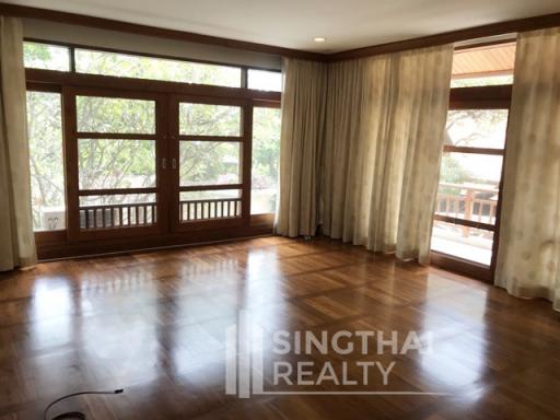 For RENT : House Sathorn / 4 Bedroom / 5 Bathrooms / 136 sqm / 230000 THB [5130965]