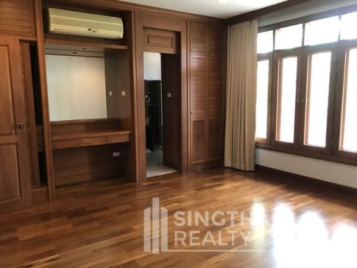 For RENT : House Sathorn / 4 Bedroom / 5 Bathrooms / 136 sqm / 230000 THB [5130965]