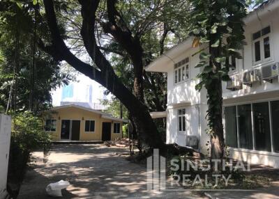 For RENT : House Phromphong / 3 Bedroom / 3 Bathrooms / 351 sqm / 230000 THB [5074265]